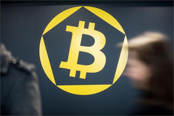 為何分散和開放是因特網思維的中心?